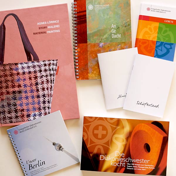 Broschren und Kataloge